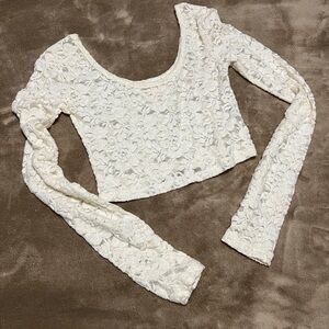 Lace cream crop top
Size xsmall